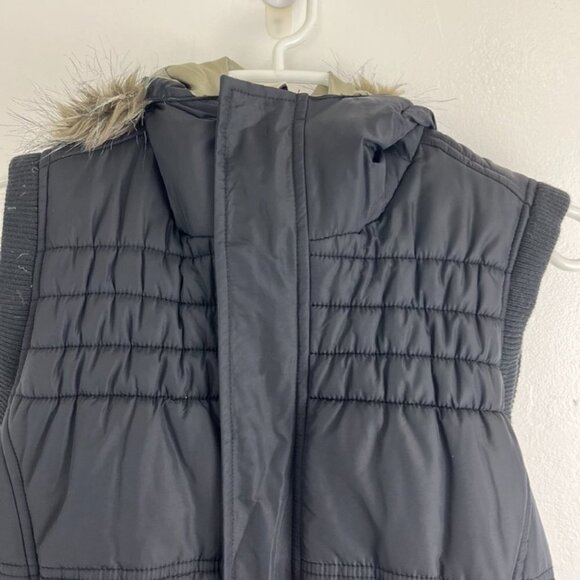 Burton Black Dryride Puffer Vest w/ Faux Trim on Hood - Picture 4 of 11